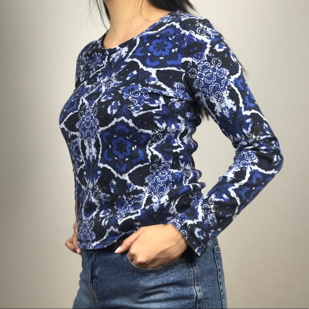 Relaxed blue pattern top - Picture 5 of 8